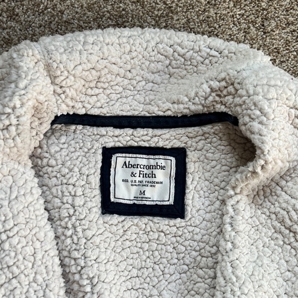 Abercrombie & Fitch, Sherpa lined, draped jacket. - Picture 2 of 6